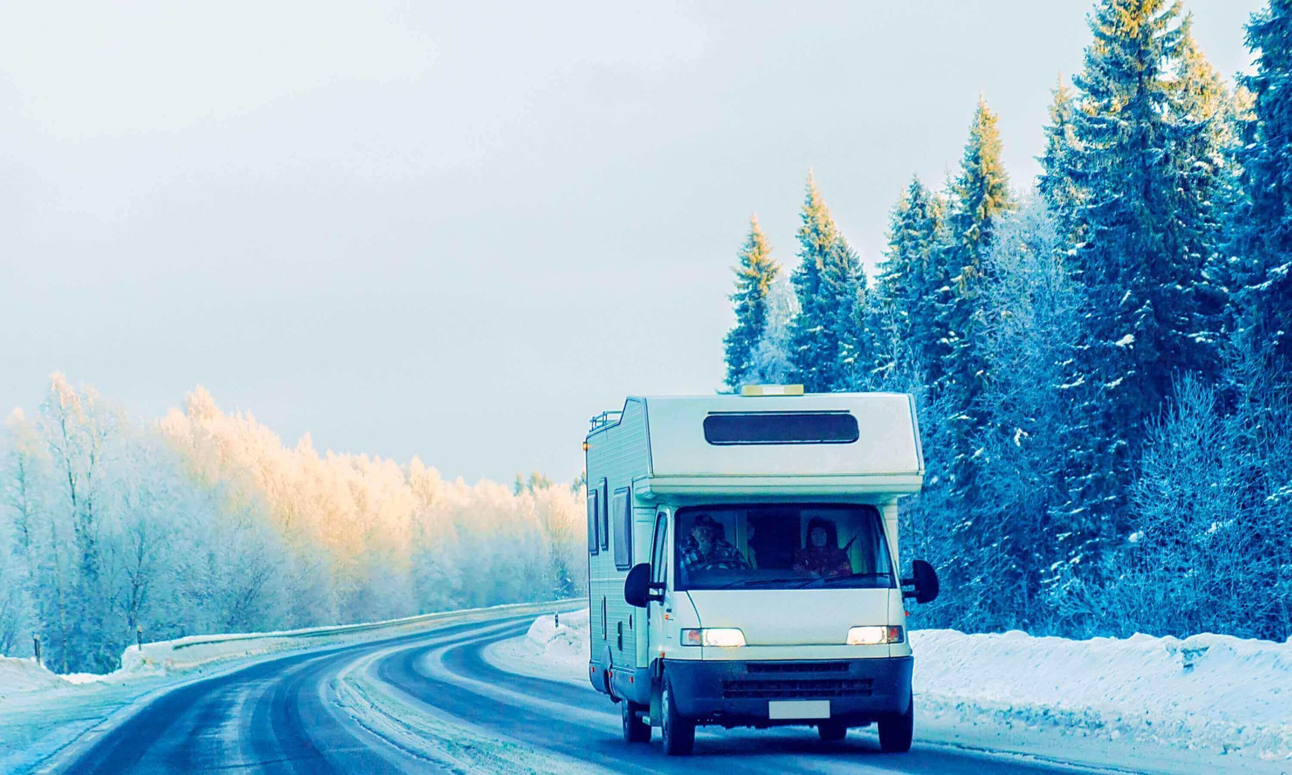 Wintercamping im Wohnmobil - Richtlinien und wichtiges Zubehör